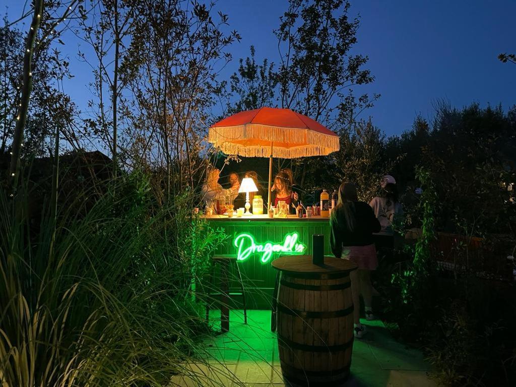 Dragonfly Glamping Spa Retreat آشفورد المظهر الخارجي الصورة